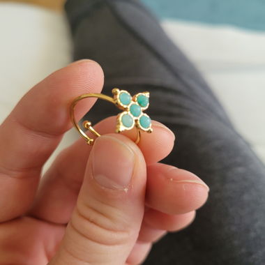 Anello con pietre turchesi
