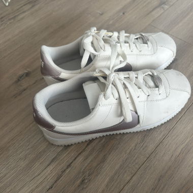 Nike Sneaker in Weiss und Rosa