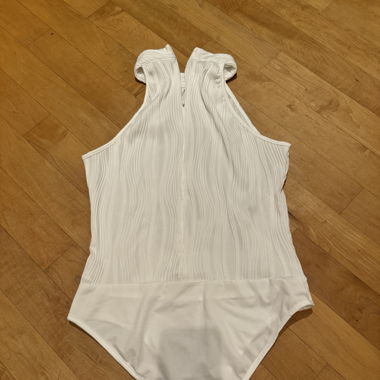Weisser Body mit Kragen