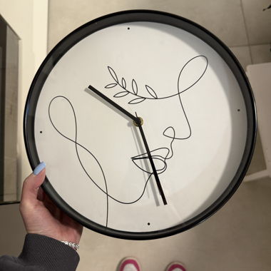 Black/white wall clock