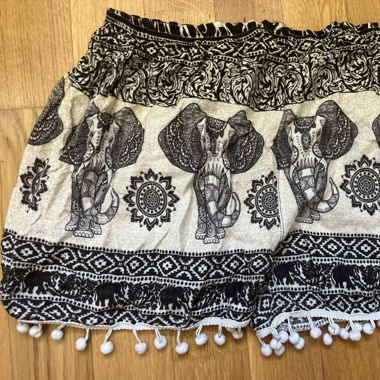 Short fluide avec pompon 