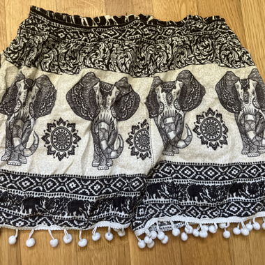 Short fluide avec pompon 