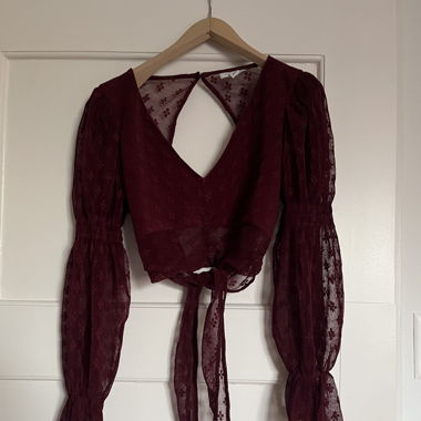 Hot & Trendy: Das Rote Crop Top