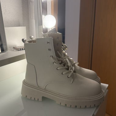 Stivaletti beige con plateau