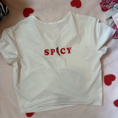 Weisses gerafftes Crop-Top „SPICY“