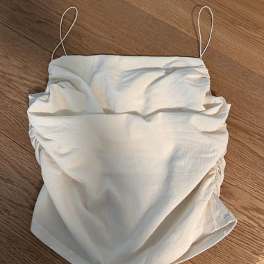Weisses Rueschen-Top