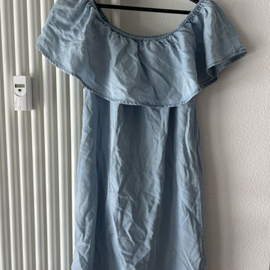 Blaues Off-Shoulder-Kleid von pimkie