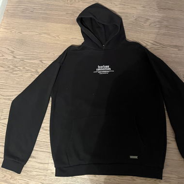 Schwarzer Hoodie