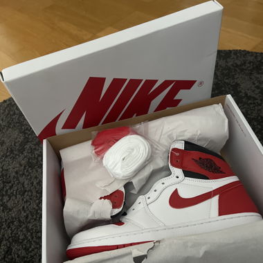 Air Jordan 1 Retro High OG Heritage