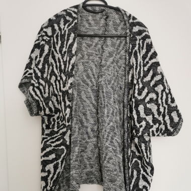 Kurzes Zebra Strick Jäckchen