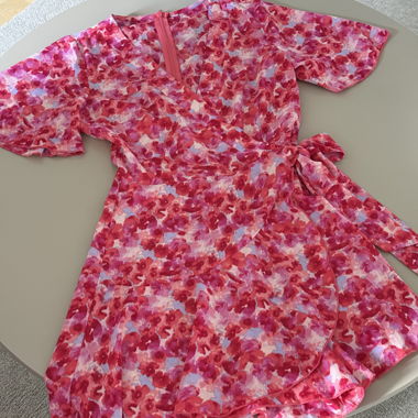 Pinker Overall mit Blumenmuster