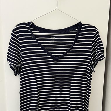 LEVI'S® V-cut T-shirt
