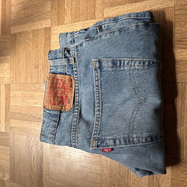 Levi's 502 Jeans