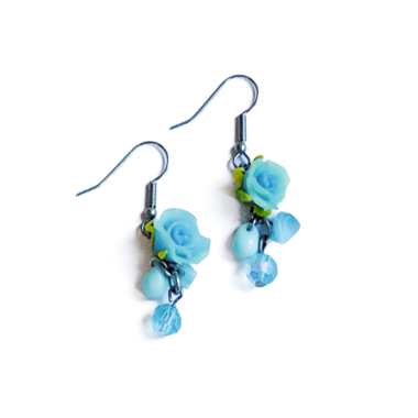 Boucles d’oreilles de roses bleues délicates