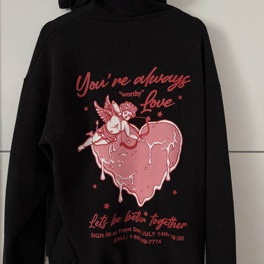 Schwarzer Hoodie mit Print