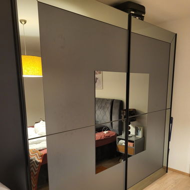 Kleiderschrank 