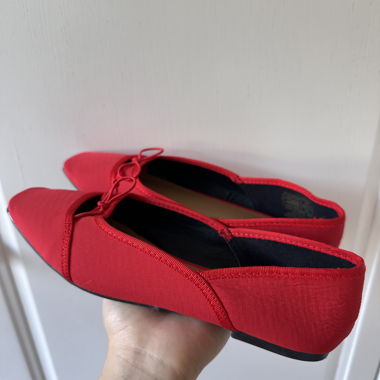 Red ballerinas