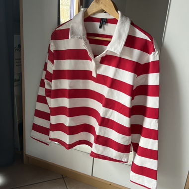 Polo a maniche lunghe a righe rosse e bianche
