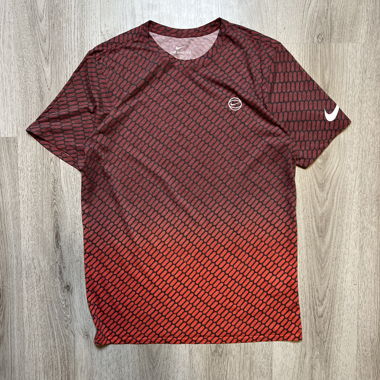 Nike Dri-FIT T-Shirt AOP Basketball - besticktes Logo