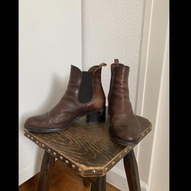 Brown boots 100% leather