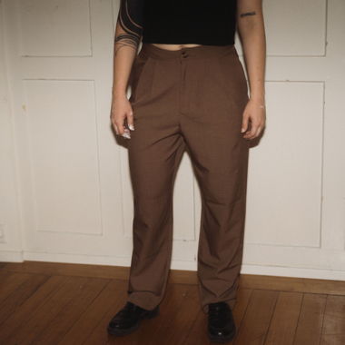 Pantalon de costume avec plis devant
