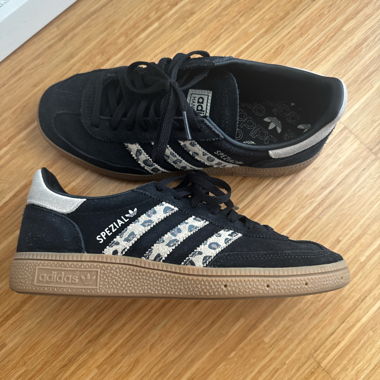 Adidas Handball Spezial in black / leopard