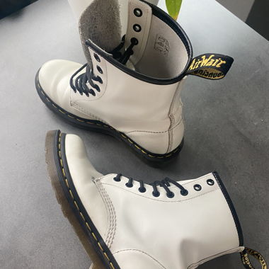 Dr. Martens Stiefel weis 