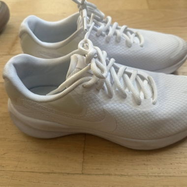 Nike Performance Revolution 7
