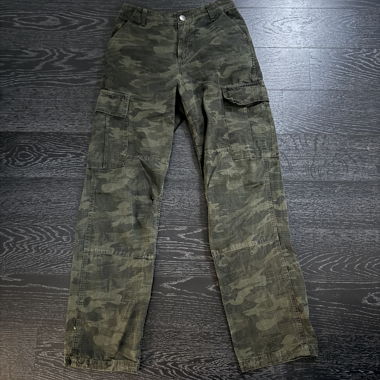 Pantaloni cargo mimetici