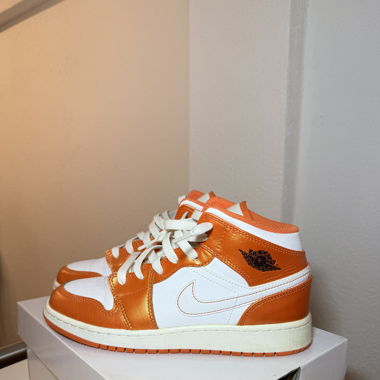 Jordan 1 metallic orange mid