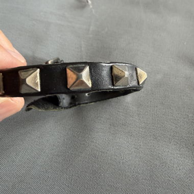 Valentino Bracciale chiodato nero