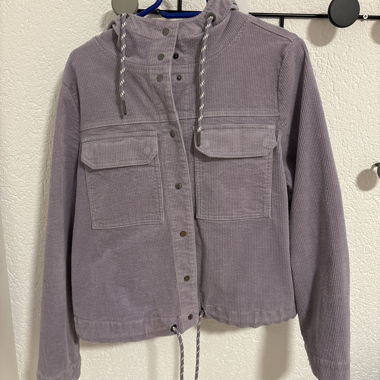 Veste en velours côtelé lilas avec capuche