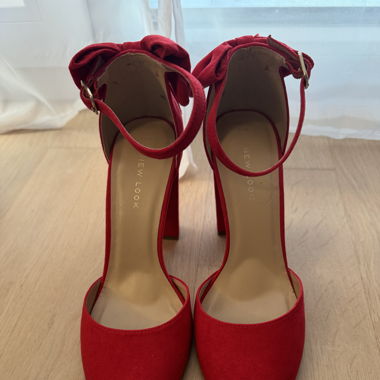Talon rouges noeud