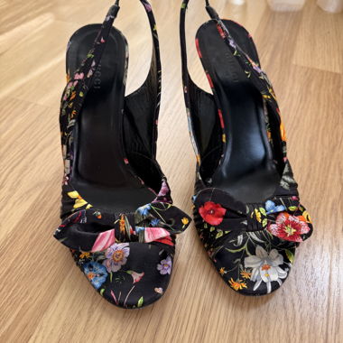Tacchi Gucci floreali