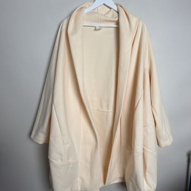 Cardigan con cappuccio color crema