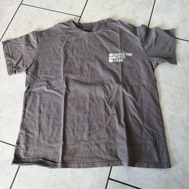 Graues T-Shirt mit Print