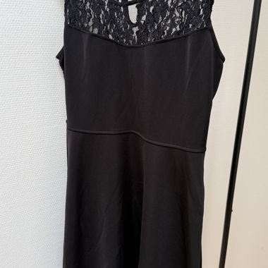 Kurzes Kleid schwarz Grösse XL