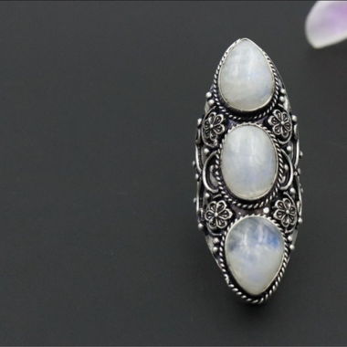 Ethnischer Mondstein-Ring