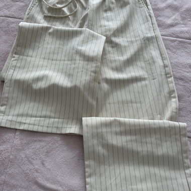 Beige gestreifte Hose