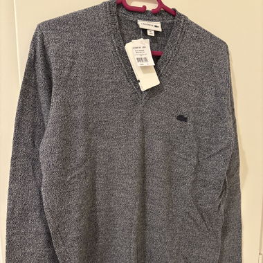 Pull Lacoste neuf, jamais porté. 100% laine