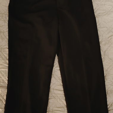 Schwarze Stoffhose mit Gürtel 