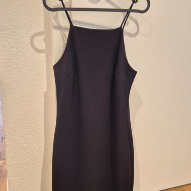 Schwarzes Trägerkleid