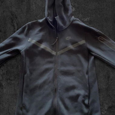 black nike tech fleece