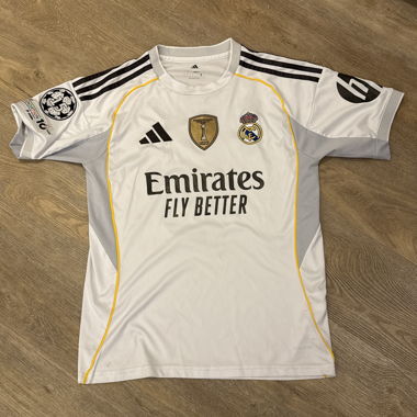 Real Madrid jersey Valverde 8