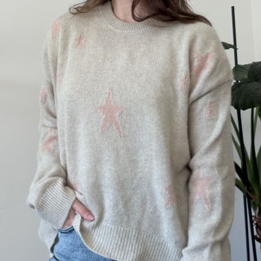 Pull beige à étoiles roses en cashemire