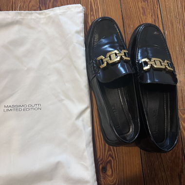 Massimo Dutti schwarze Loafer mit Kette