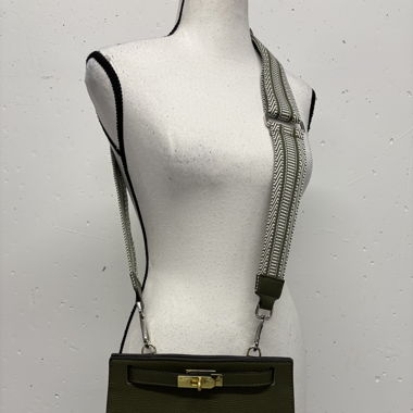 Ledertasche grün mit sportlichem Träger
