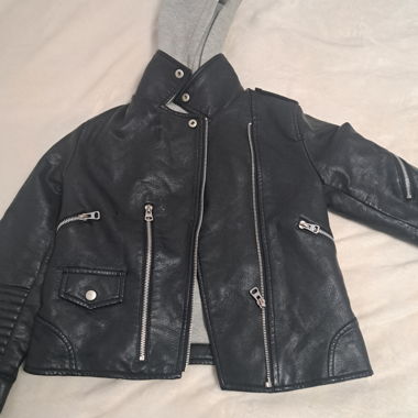 Schwarze Kinder-Bikerjacke mit Kapuze