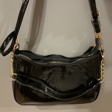 Borsa a tracolla nera lucida regolabile