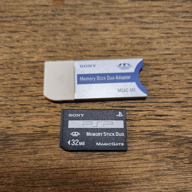 PSP - MEMORY STICK DUO AND ADAPTER